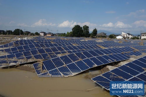 日本某光伏电站因质量问题被洪水冲垮