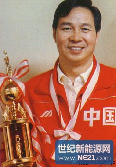 中国女排冠军教练邓若曾咨询个人安装光伏电站难不难
